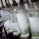 Поточна линия за бутилиране на водка в завод на CEDC малка